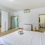 Stylish 1br Tower Road Prime Location *
