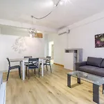 Apartment Stylish 1br Tower Road Prime Location *