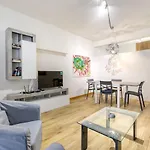 Apartament Stylish 1br Tower Road Prime Location *