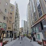 Stylish 1br Tower Road Prime Location Apartament