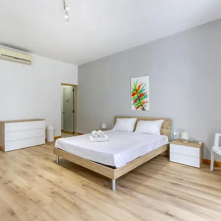 Stylish 1br Tower Road Prime Location Apartment