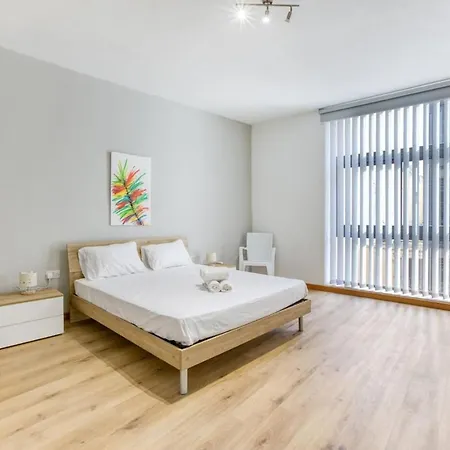 Stylish 1br Tower Road Prime Location Apartment