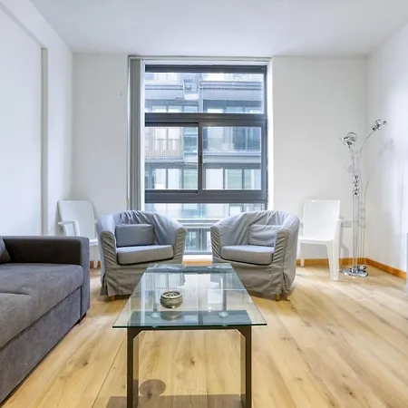 Stylish 1br Tower Road Prime Location Apartment *