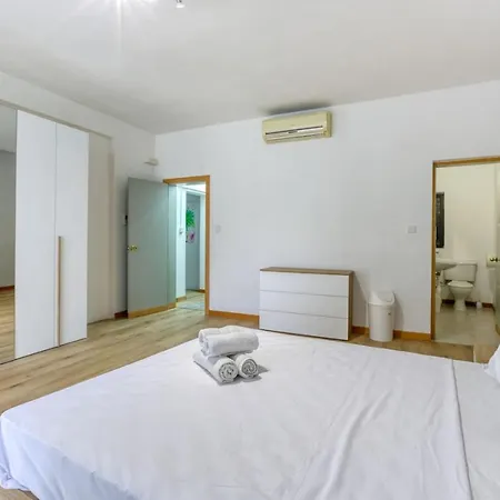 Stylish 1br Tower Road Prime Location *