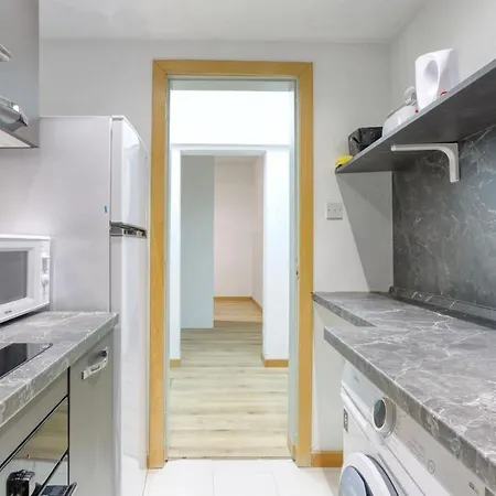 Stylish 1br Tower Road Prime Location Apartman *