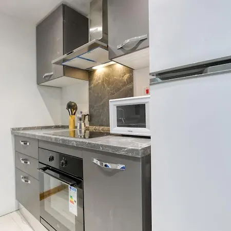 Apartment Stylish 1br Tower Road Prime Location *