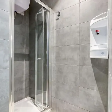 Stylish 1br Tower Road Prime Location