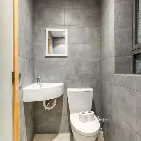 Apartment Stylish 1br Tower Road Prime Location